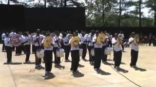 Mckinley Vs. O. Perry Walker 2010 Percussion Battle (Six Flags BOTB)